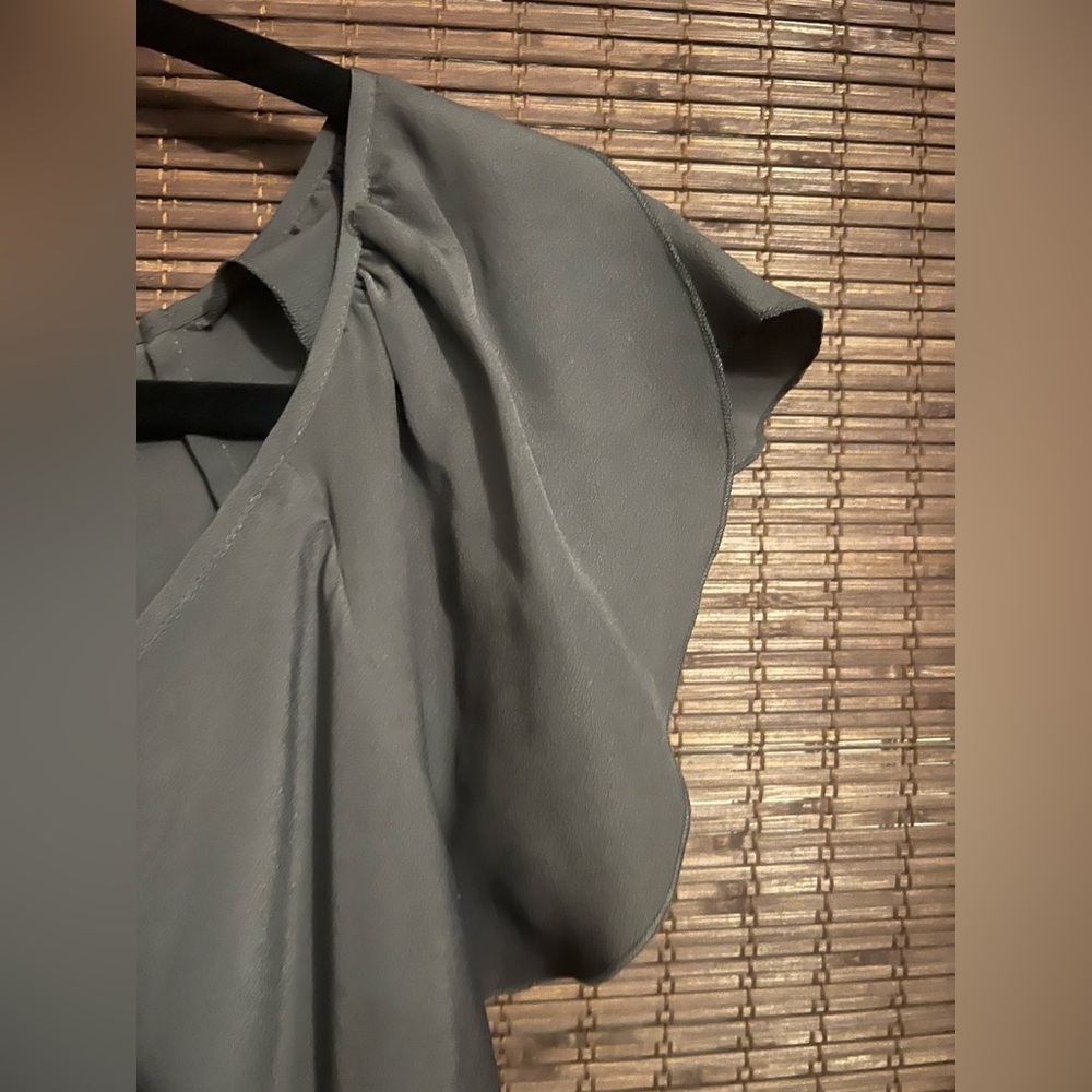 Mint Mossimo Large Layer Elegant Gray Ruffle Slee… - image 4